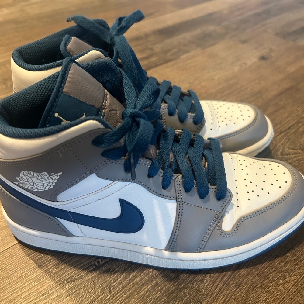 Nike Air Jordan 1 Mid True Blue